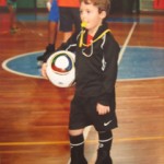 Bassetti Vincenzo mentre interpreta il ruolo di arbitro nel gruppo Waka Waka